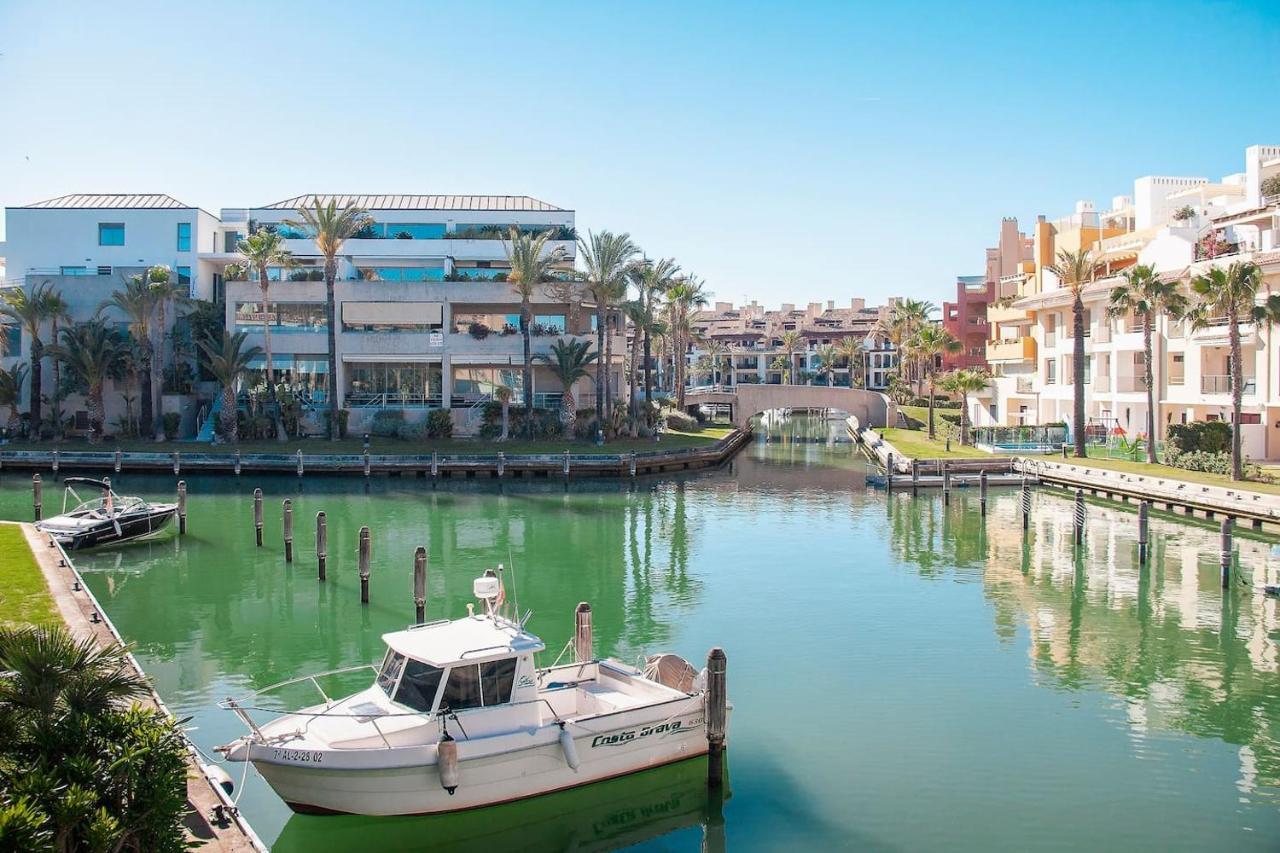 Polo Royale Waterfront Luxury Apt - 3 Terraces And Pool Sotogrande Bagian luar foto