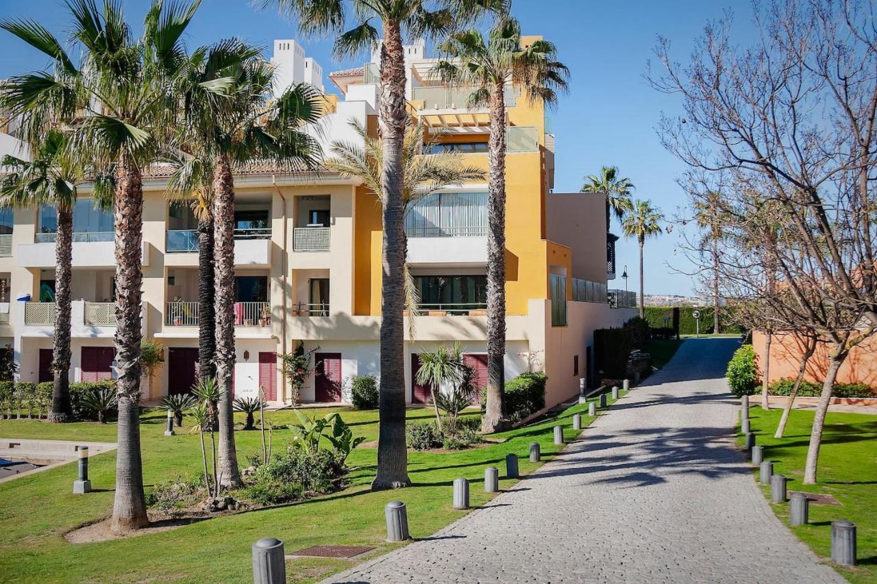 Polo Royale Waterfront Luxury Apt - 3 Terraces And Pool Sotogrande Bagian luar foto