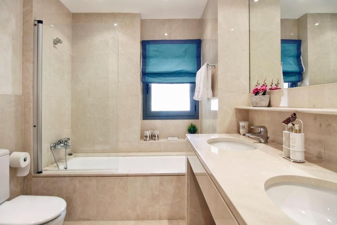 Polo Royale Waterfront Luxury Apt - 3 Terraces And Pool Sotogrande Bagian luar foto